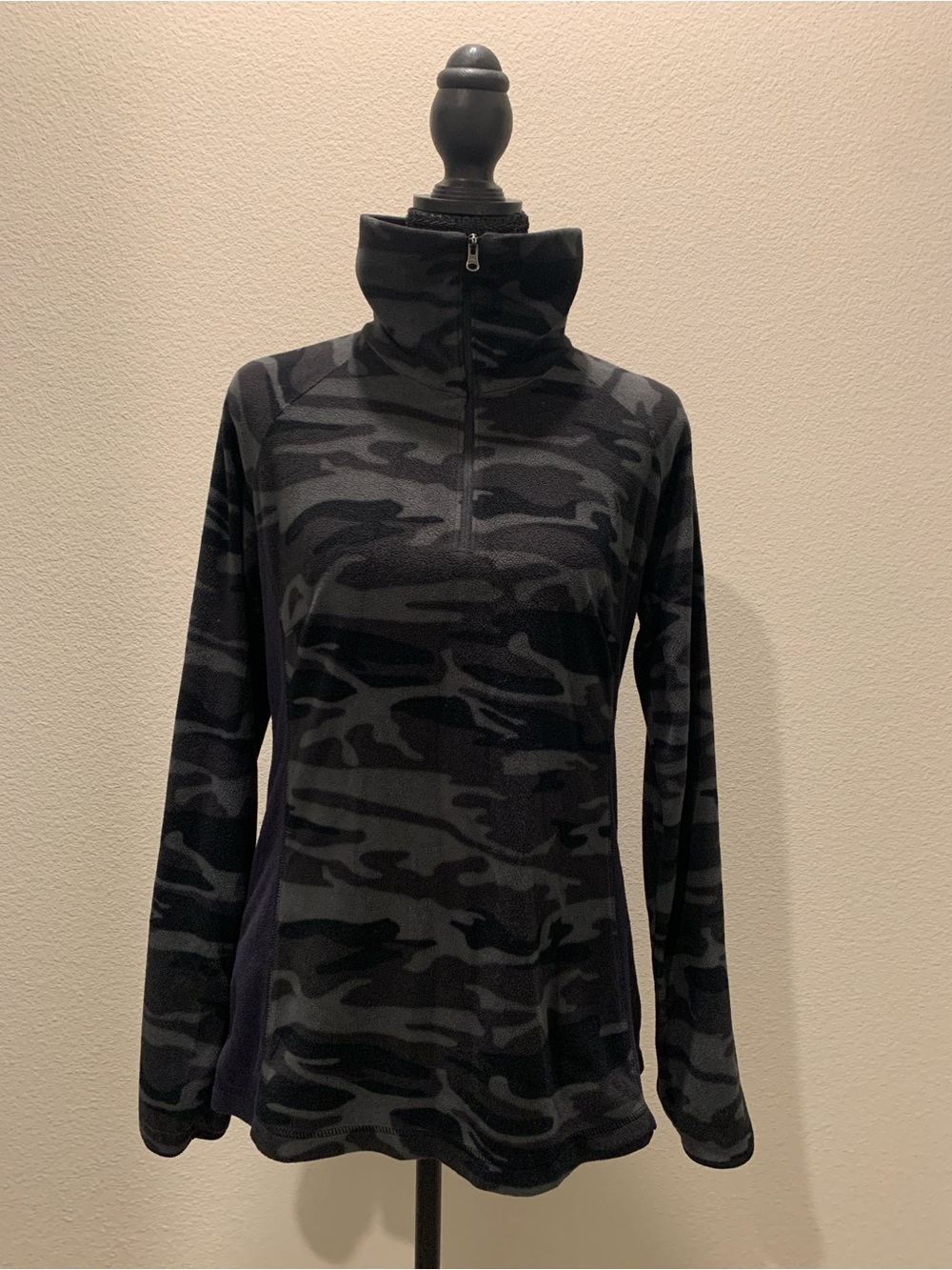 Columbia Camouflage Quarter-Zip Funnel Neck Pullover - Black & Charcoal (Size M)